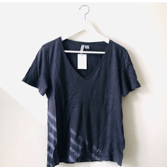 H&M new with tags basic tee - Picture 2 of 3